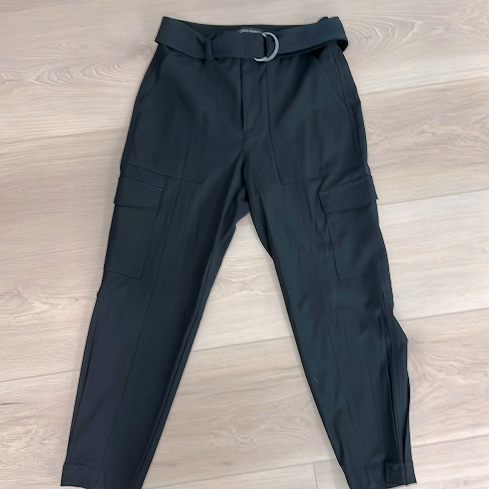 Banana Republic cropped and cuffed stretch twill cargo pants size 6